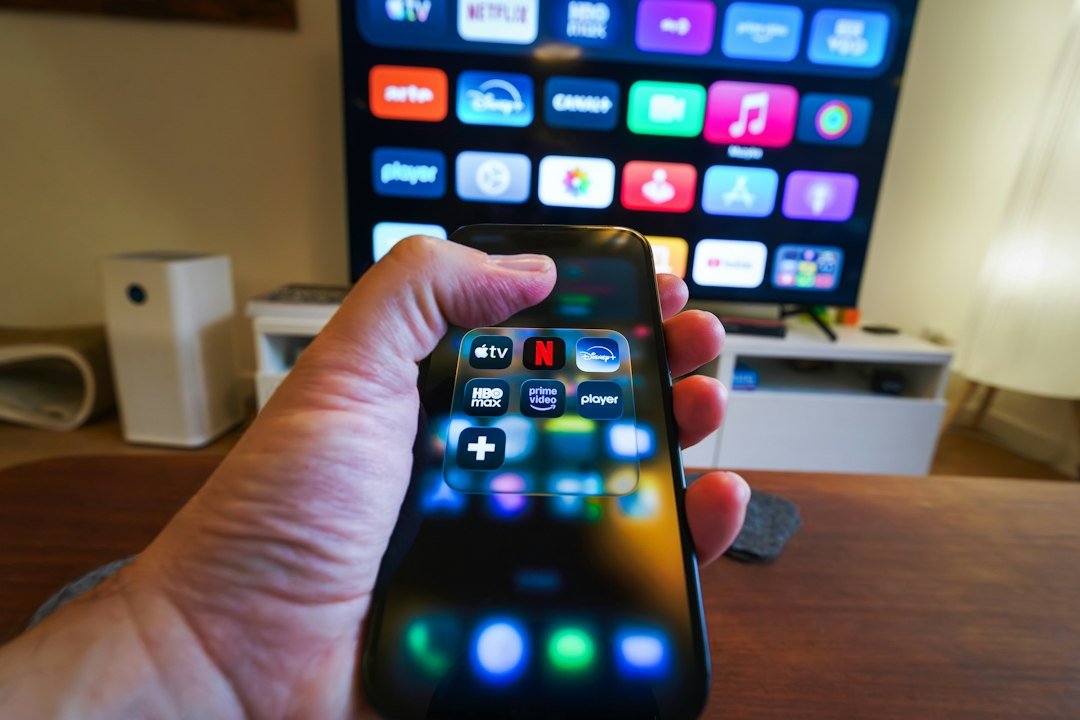 eleven sports online: smartfon i telewizor w salonie